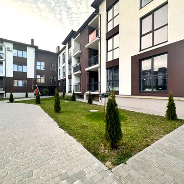 Наварійська вул., 12