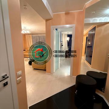 Академіка Павлова вул., 142б