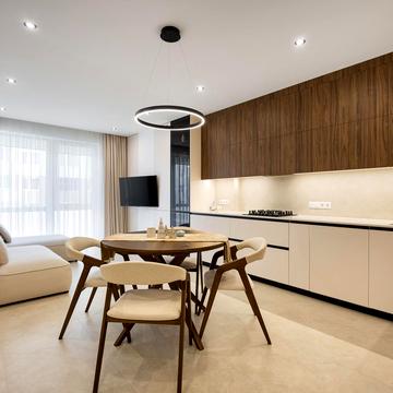 Угорська вул., (Будинок 8)