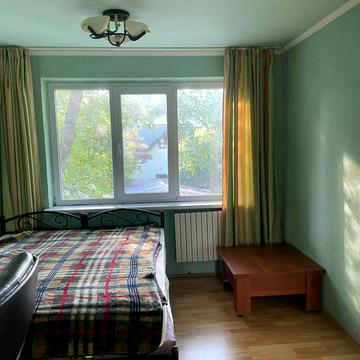 Михайла Максимовича вул., 7а