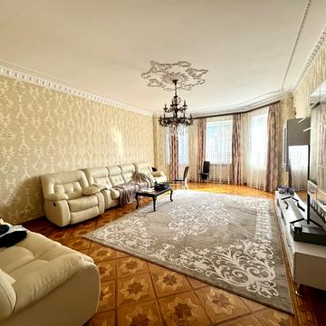 Довженка вул., 6