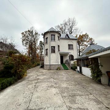 Кленова вул., 27