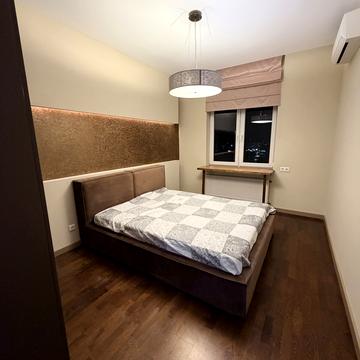 Вячеслава Чорновола просп. (), 75