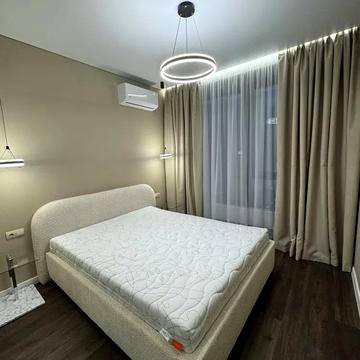 Набережна Перемоги вул., (Будинок 1)