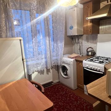 Героїв Крут вул., 4