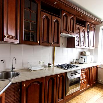 Володимира Вернадського вул., 2