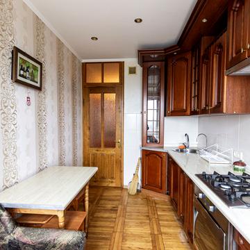 Володимира Вернадського вул., 2