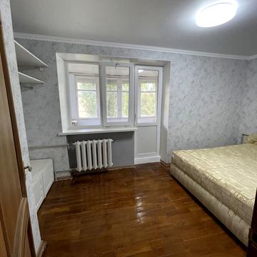 Космонавтів вул., 34