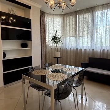 Незалежності вул., 8в