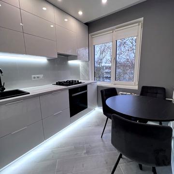 Варненська вул., 6