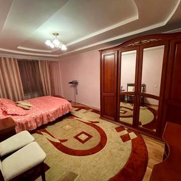 Айвазовського вул., 7