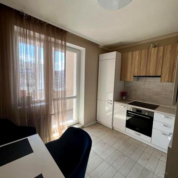 Драгоманова вул., 6