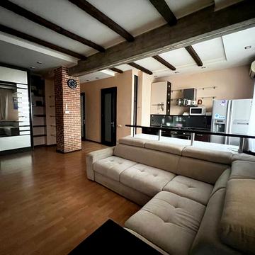 Архітектора Олега Петрова вул. (Чернишевського), 1