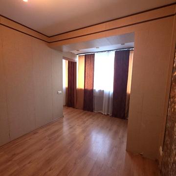 Менахем-Мендл Шнеєрсона вул. (Мініна), 1