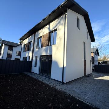 8 Березня вул., 27