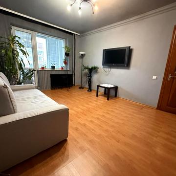 Зубрівська вул., 26