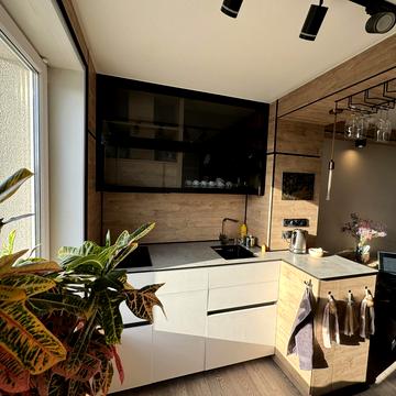 Луговська вул., 248