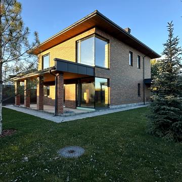 Центральна вул.