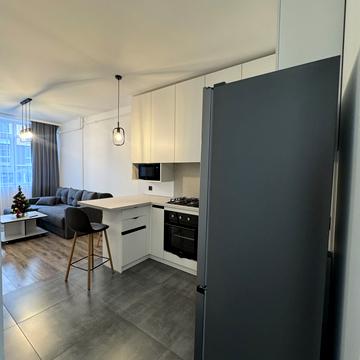 Равська вул., 12