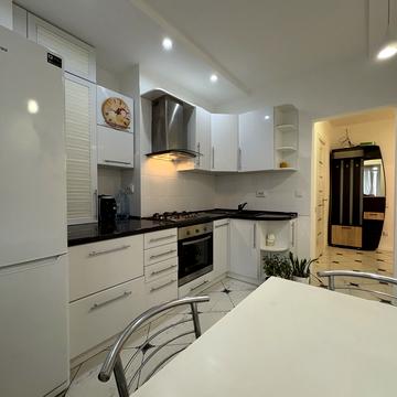 Боголюбова вул., 12