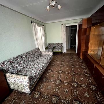 Тролейбусна вул., 12