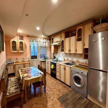 Вячеслава Чорновола вул., 62