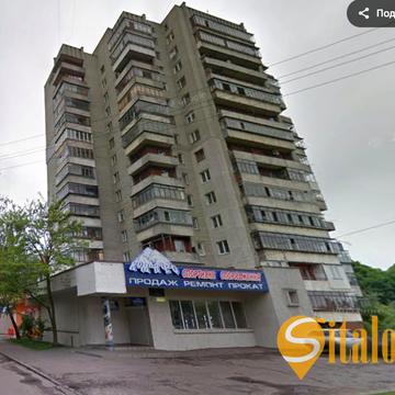 Листопадна вул., 16