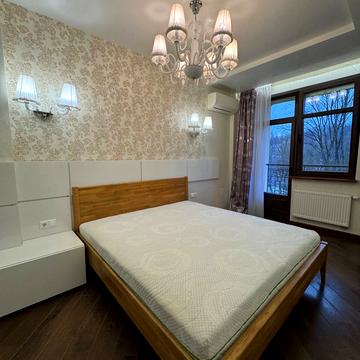 Личаківська вул. (), 33а