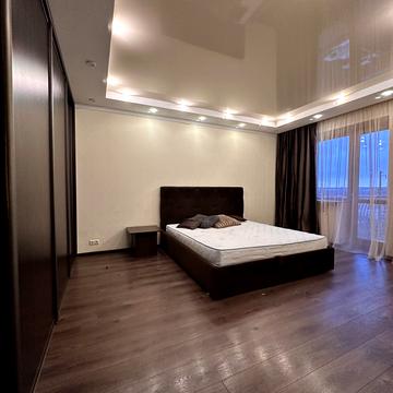 Павла Тичини вул., 12