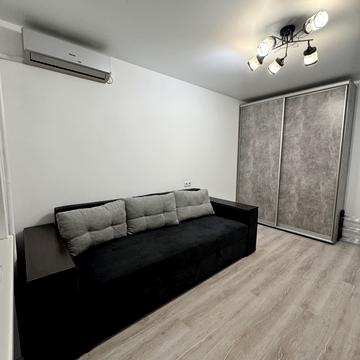 Василя Нікітіна вул., 34