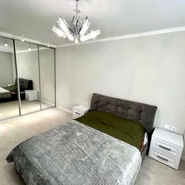 Полковника Гуляєва просп. (Маршала Жукова), 111