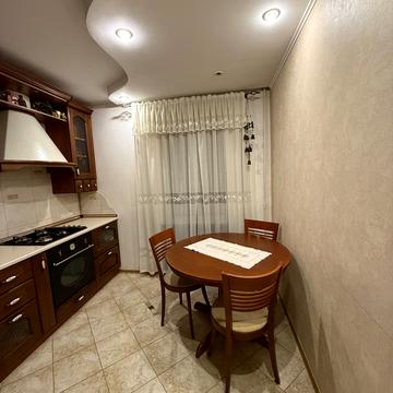 Роксоляни вул., 51