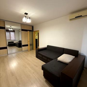 Академіка Кіпріанова вул., 4