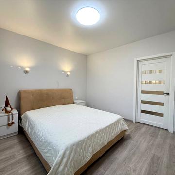 Братська вул., 12