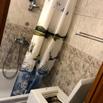 Академіка Корольова вул., 80