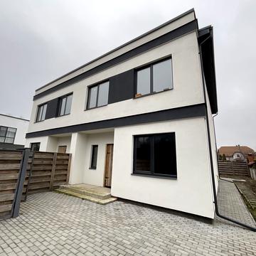 Центральна вул.