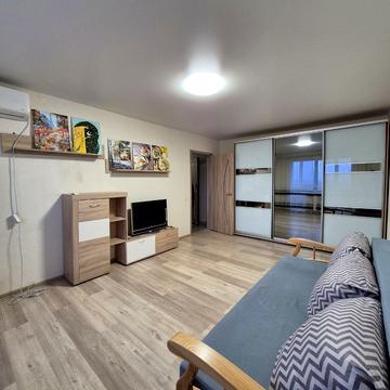 Набережна Перемоги вул., 118