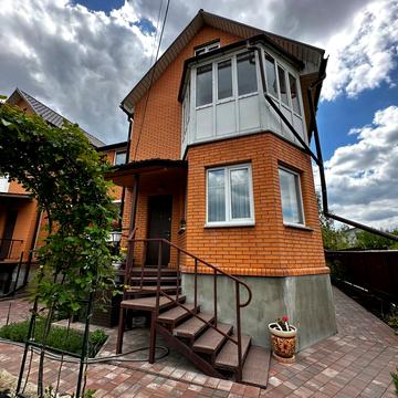 Молодіжна вул., 1