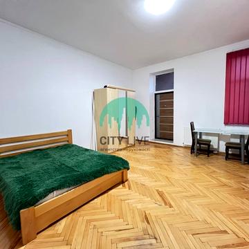 Гетьмана Мазепи вул., 12