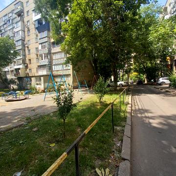 Небесної Сотні просп. (Маршала Жукова), 6