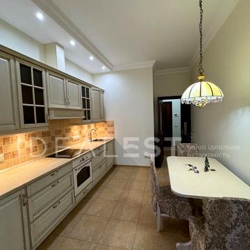 Саперне Поле вул., 12