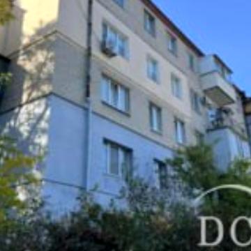 Космонавтів вул., 3