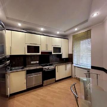 Небесної Сотні вул. (Леніна), 88