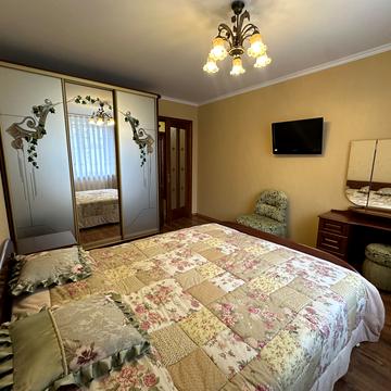 Василя Симоненка вул., 37