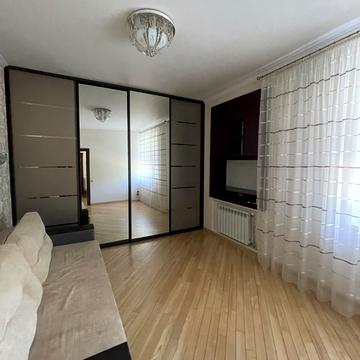 Пластова вул. (Силікатна), 12