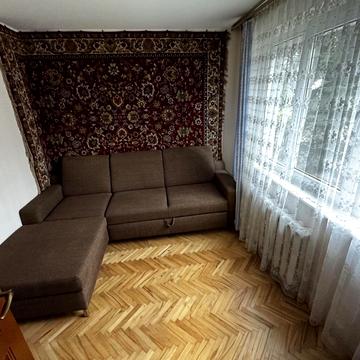 Каховська вул., 27