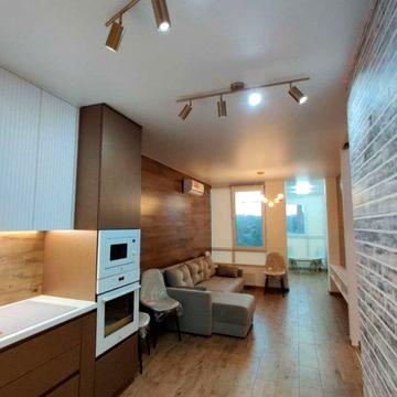 Космічна вул., 5