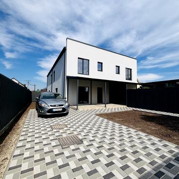 провулок Трояндовий, 24