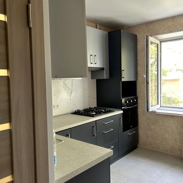 Курсова вул., 33