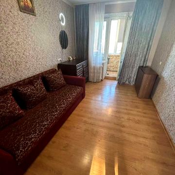 Петра Калнишевського вул., 1